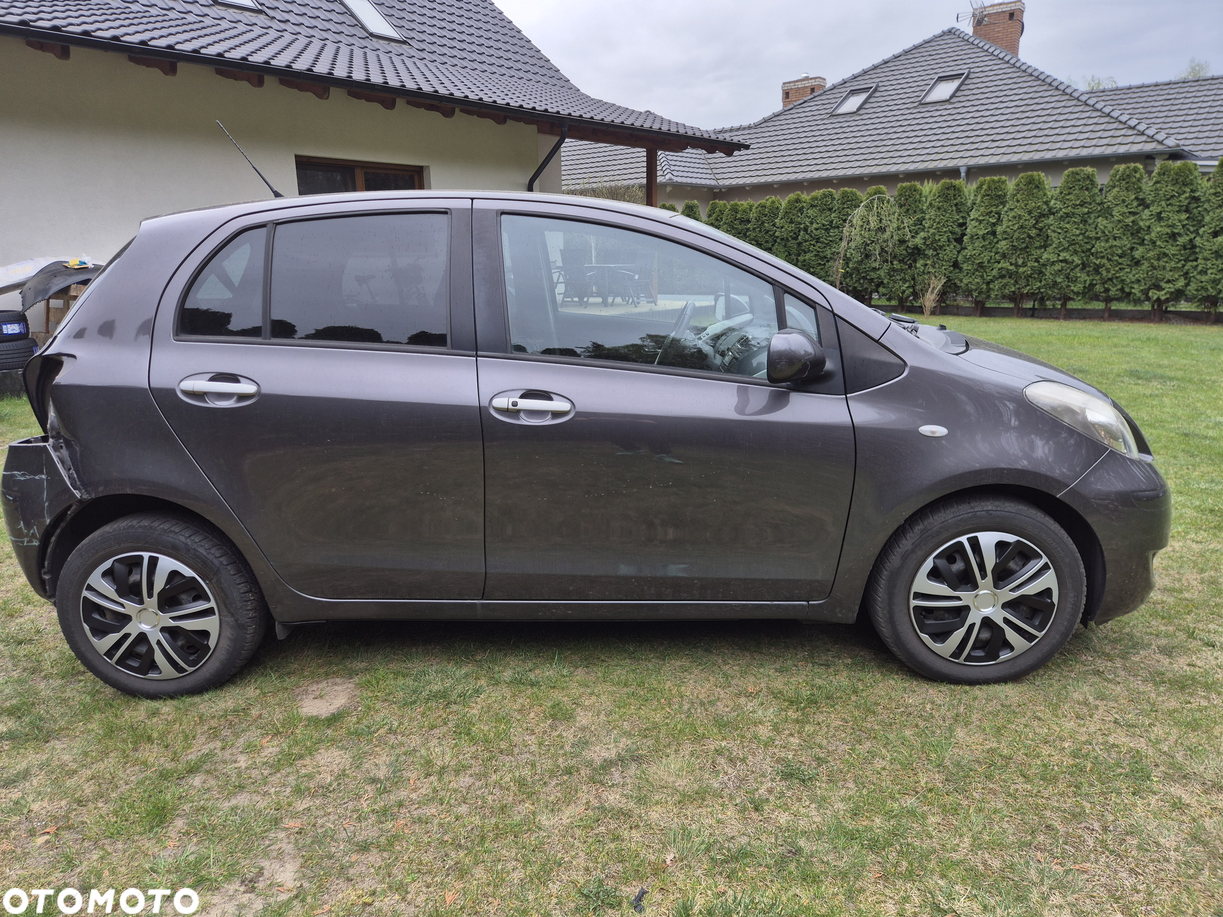 Toyota Yaris - 10