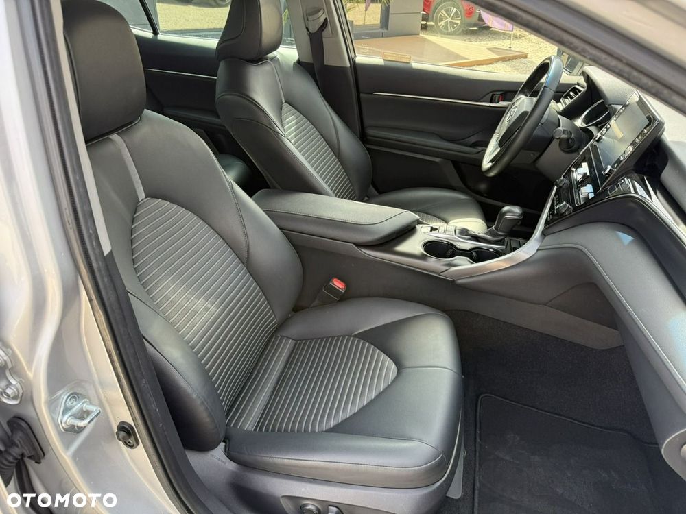 Toyota Camry - 5