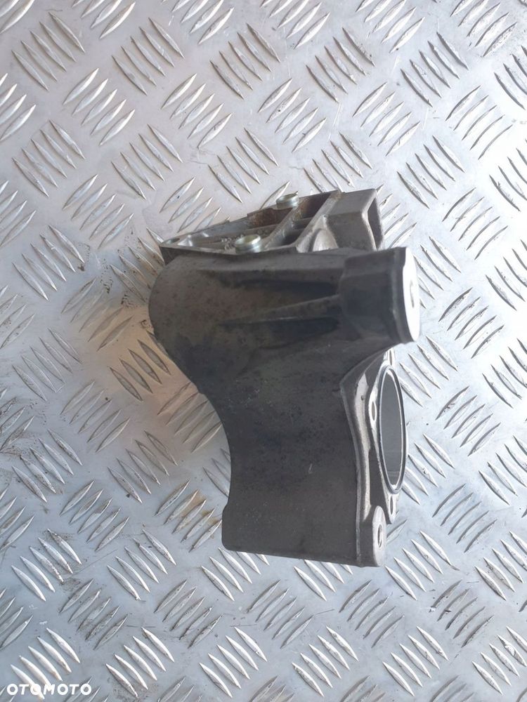 Łapa mocowanie rolki napinacza Iveco Daily - 3