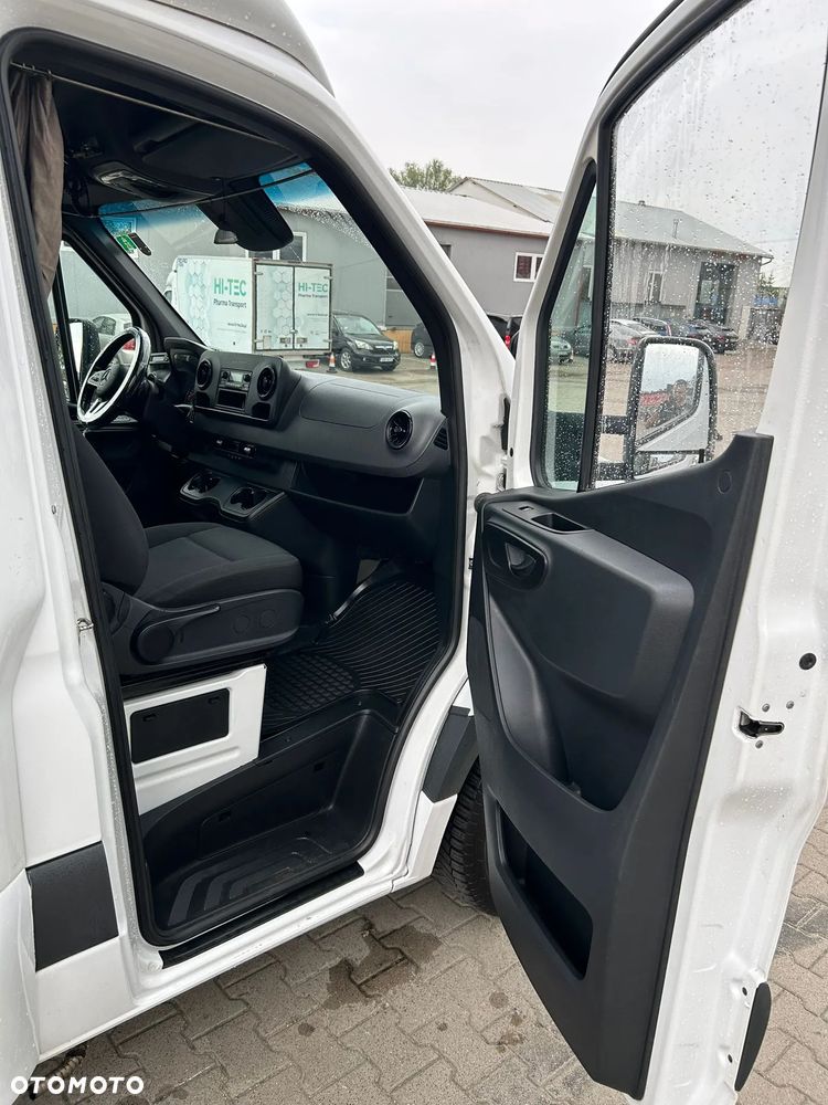 Mercedes-Benz Sprinter - 21