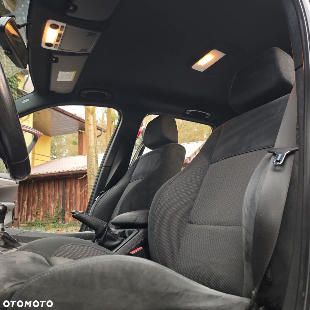 BMW X1 xDrive18d - 16