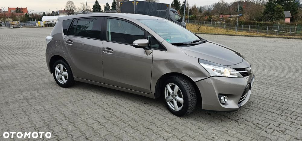 Toyota Verso 1.6 D-4D Prestige - 4