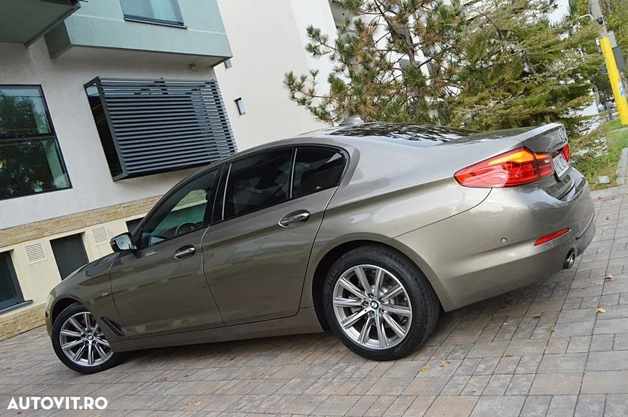 BMW Seria 5 520d Aut. Sport Line - 29