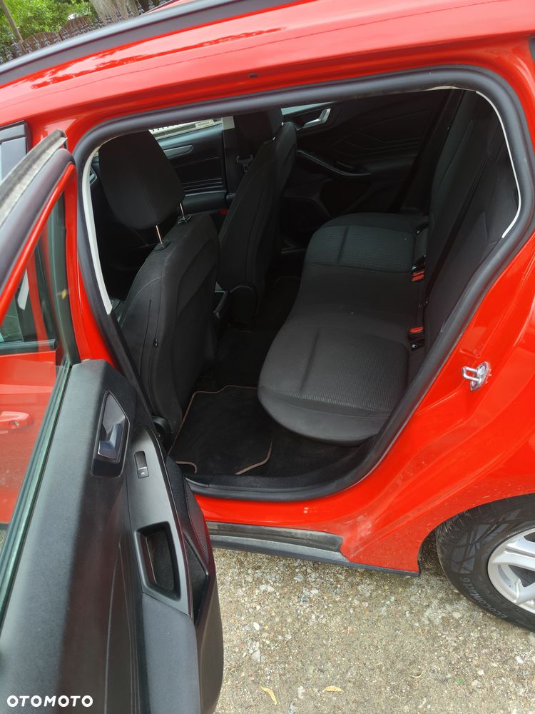 Ford Focus 1.0 EcoBoost Trend - 6