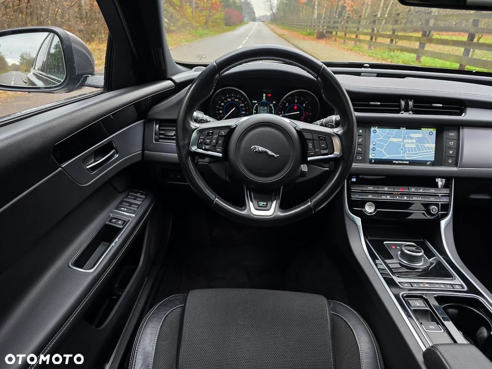 Jaguar XF 2.0 i4D AWD R-Sport - 5