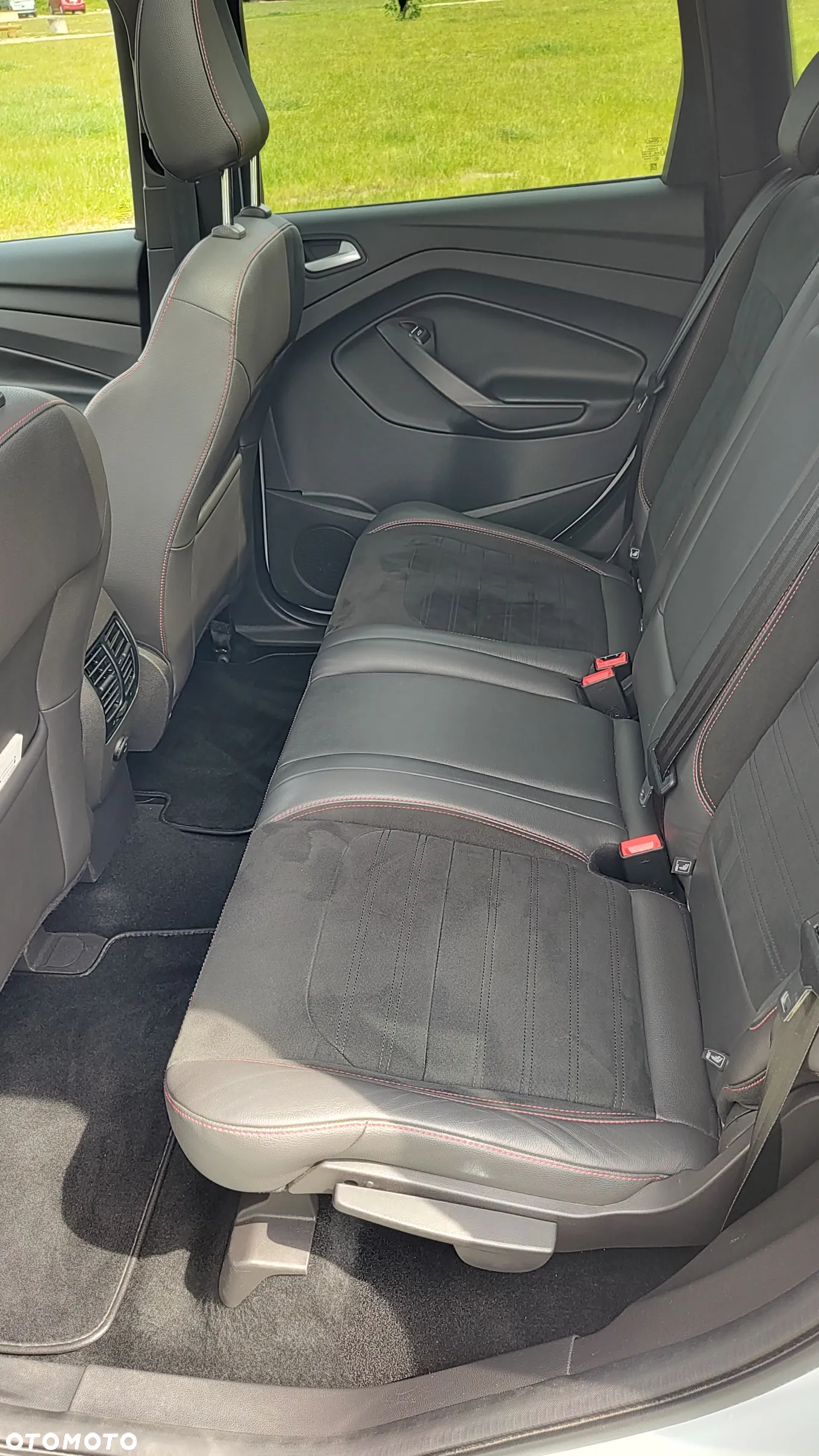 Ford Kuga 2.0 TDCi AWD ST-Line - 14
