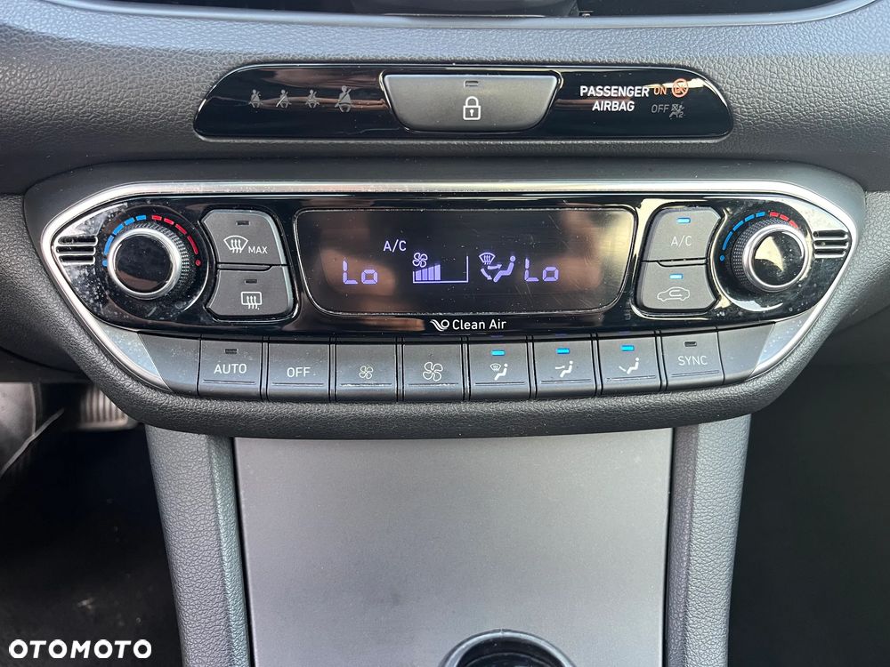 Hyundai i30 1.6 D Premiere Luxury DCT - 30