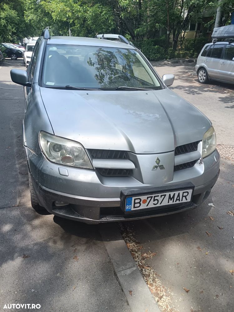 Mitsubishi Outlander 2.0 Intense 4x4 + - 9