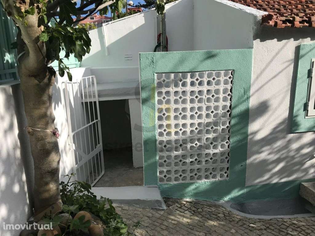 Moradia V2 com quintal disponível a partir de Julho - Grande imagem: 5/34