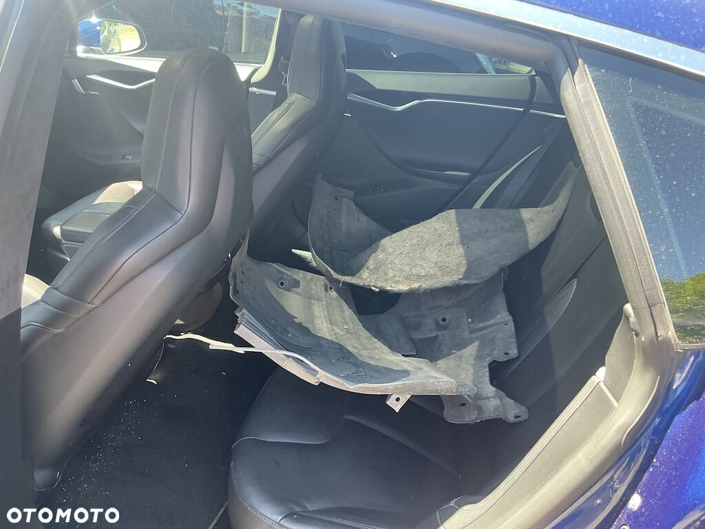 Tesla Model S 85 D - 17