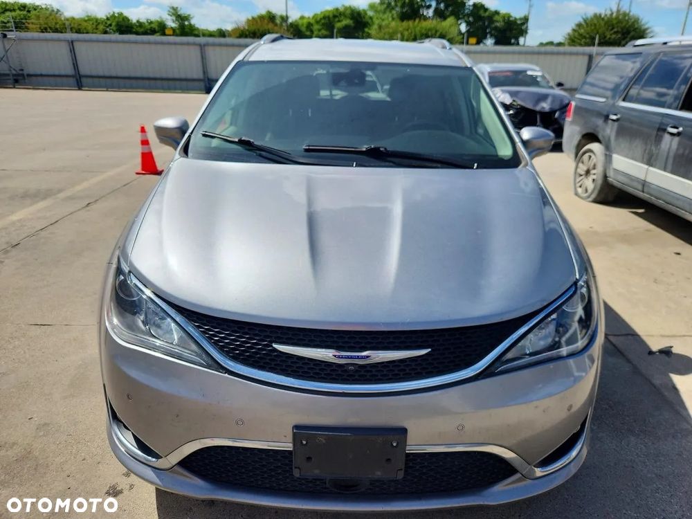 Chrysler Pacifica - 5