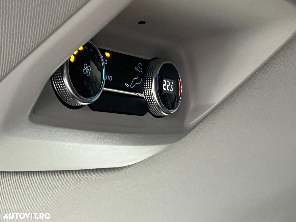 Ford Tourneo Custom - 19