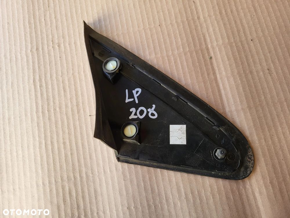 Trójką błotnika lewy przedni Peugeot 208 - 2