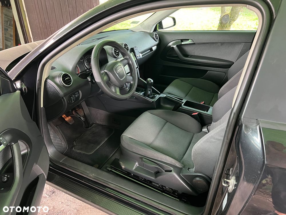 Audi A3 3-drzwiowe 1.6 FSI Ambition - 11
