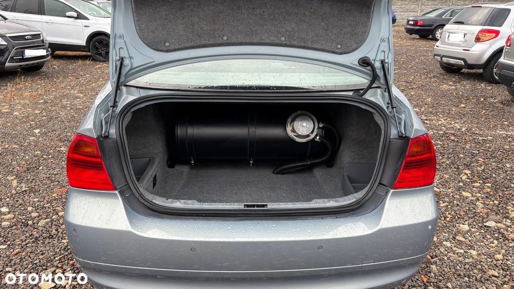 BMW Seria 3 320i - 21
