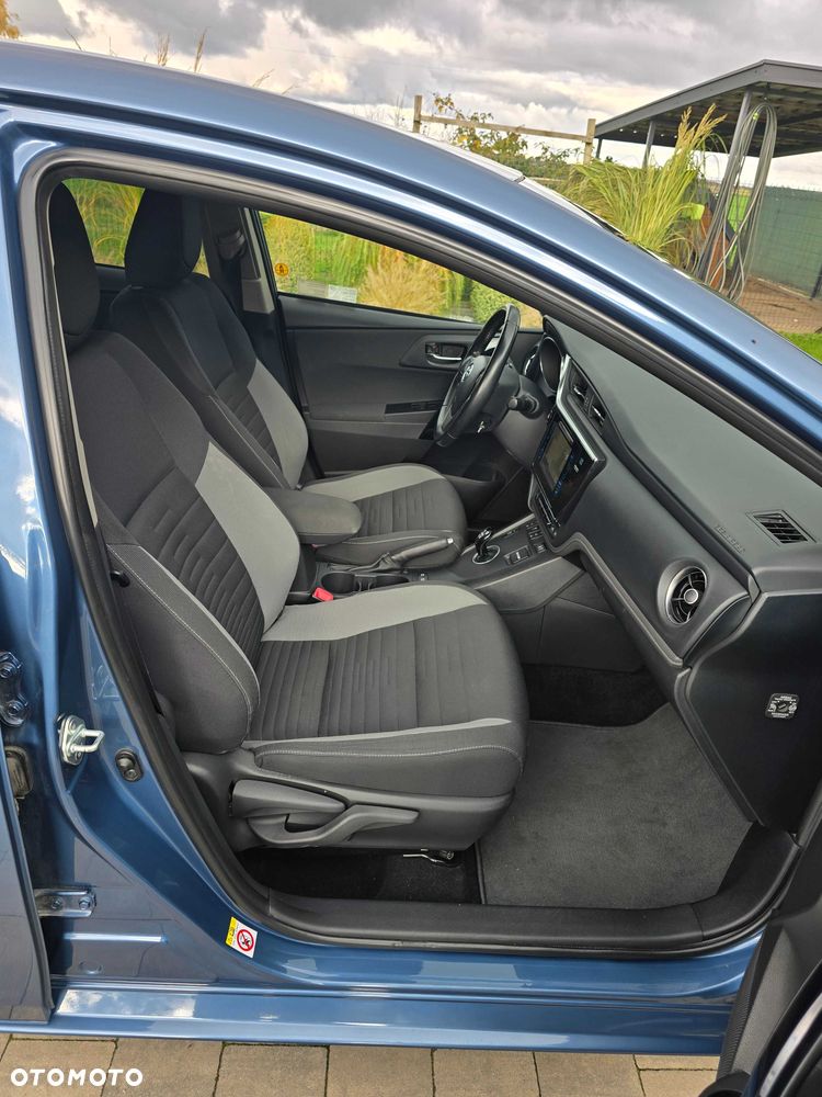 Toyota Auris - 11