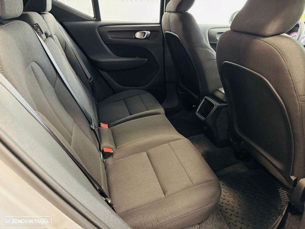 Volvo XC 40 1.5 T3 Momentum Plus - 27