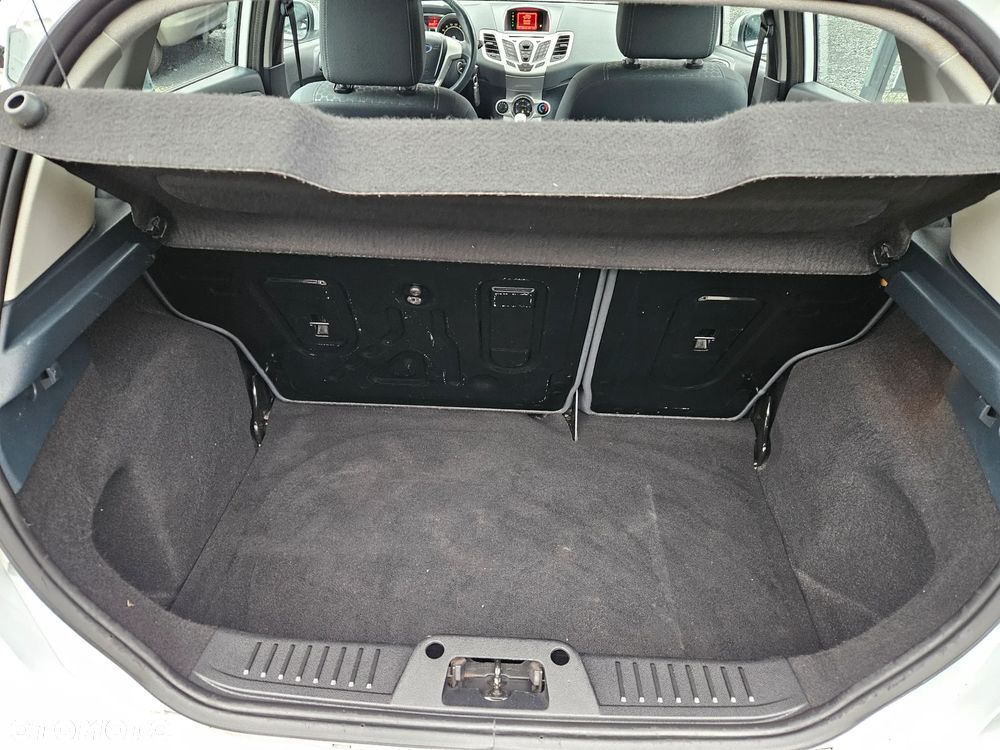 Ford Fiesta 1.4 Champions Edition - 14