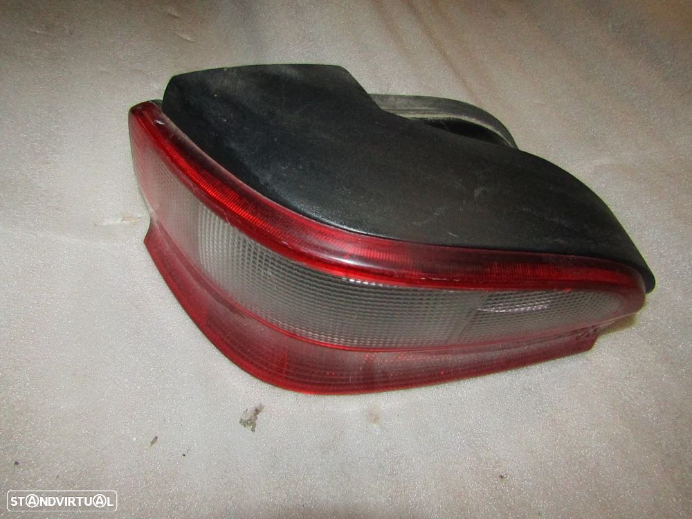 Farolim tras Citroen Saxo ano 2001 (ver fotos) - 3