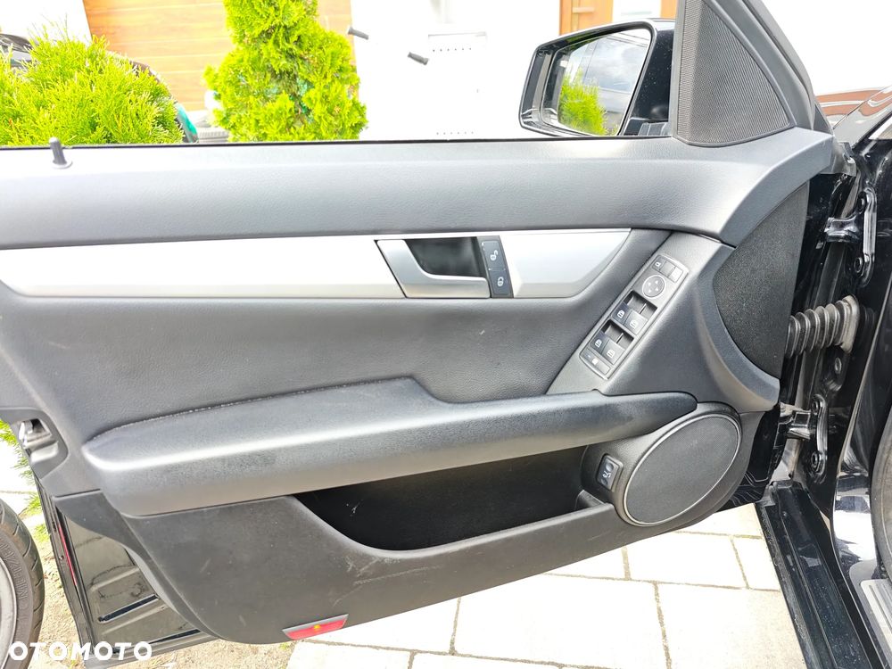 Mercedes-Benz Klasa C 250 CDI DPF (BlueEFFICIENCY) 7G-TRONIC Avantgarde - 24