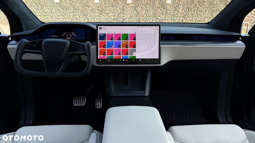 Tesla Model X - 13