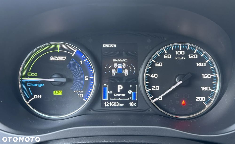 Mitsubishi Outlander 2.4 4WD Diamant+ - 24