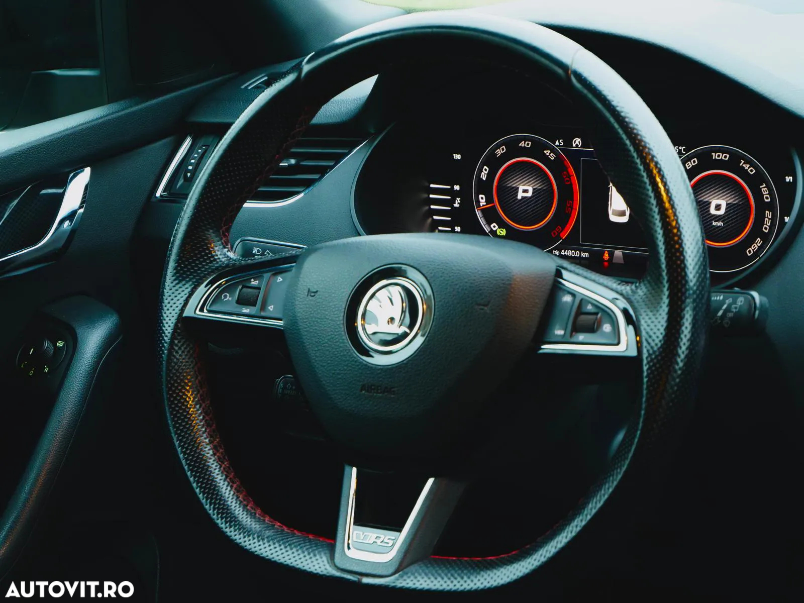 Skoda Octavia Combi 2.0 TDI 4x4 DSG RS - 9