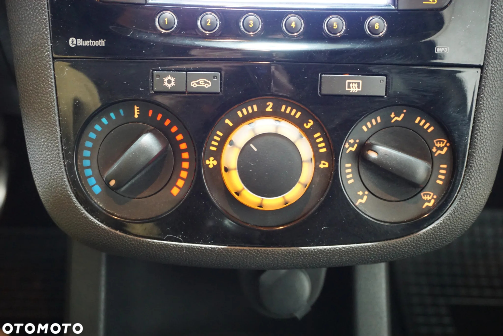 Opel Corsa 1.4 16V Color Edition - 25