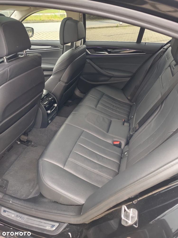 BMW Seria 5 520d xDrive Luxury Line - 11