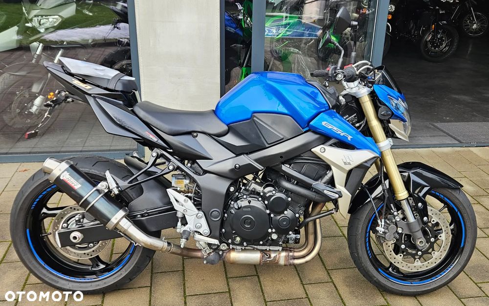 Suzuki GSR - 9