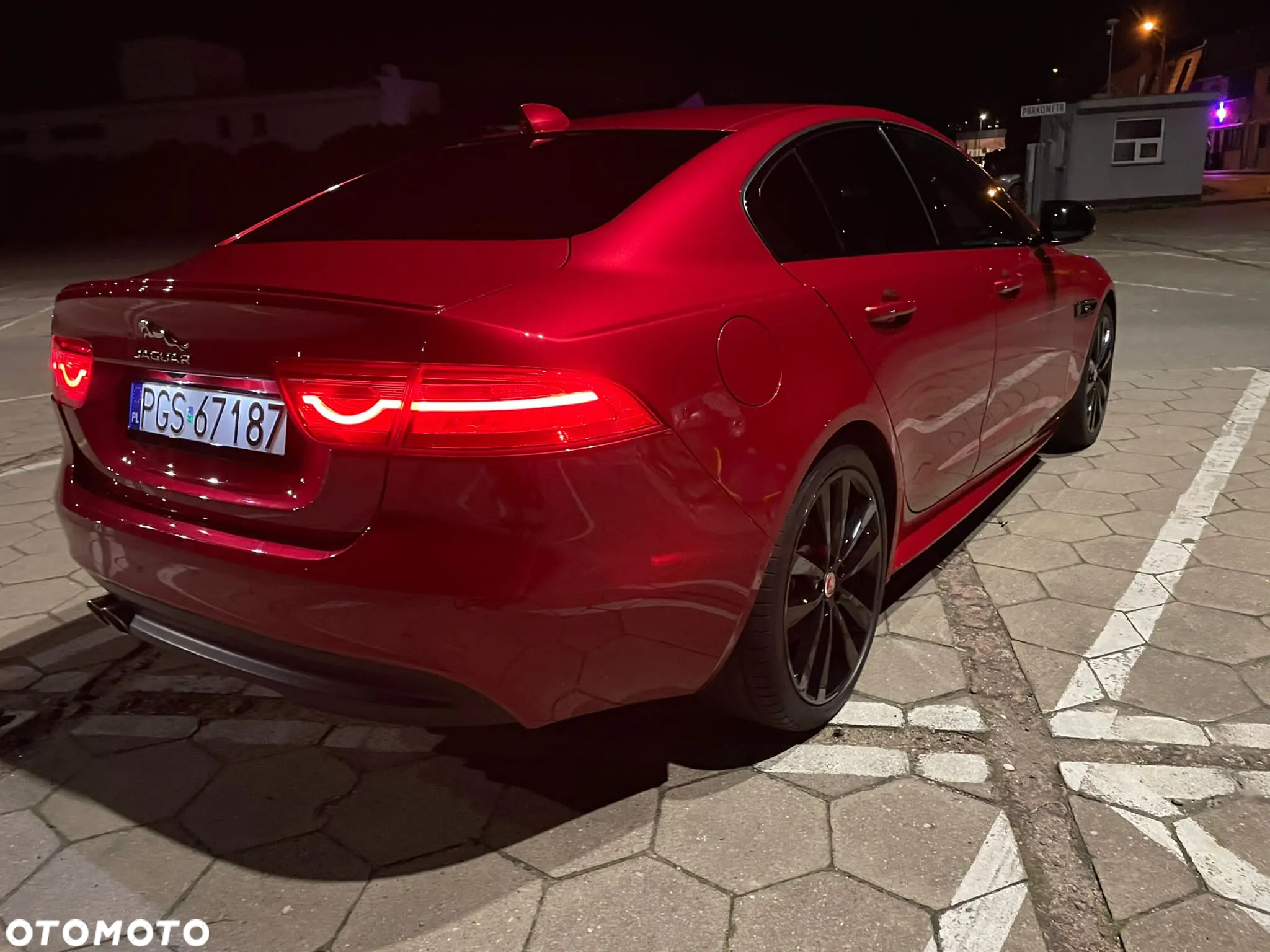 Jaguar XE 2.0 D R-Sport - 15