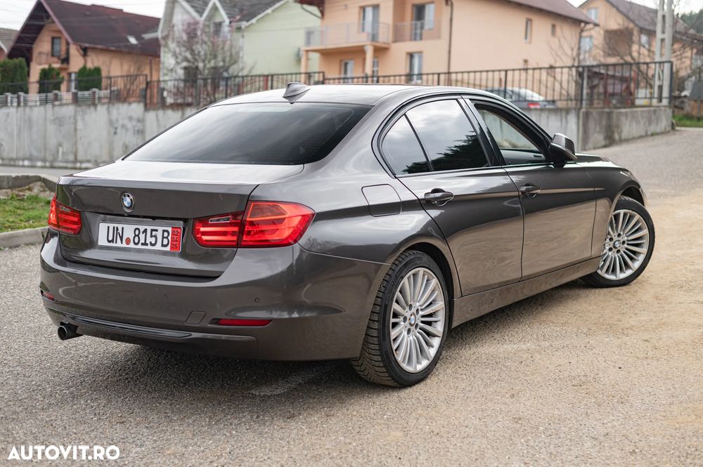 BMW Seria 3 320d Aut. - 31