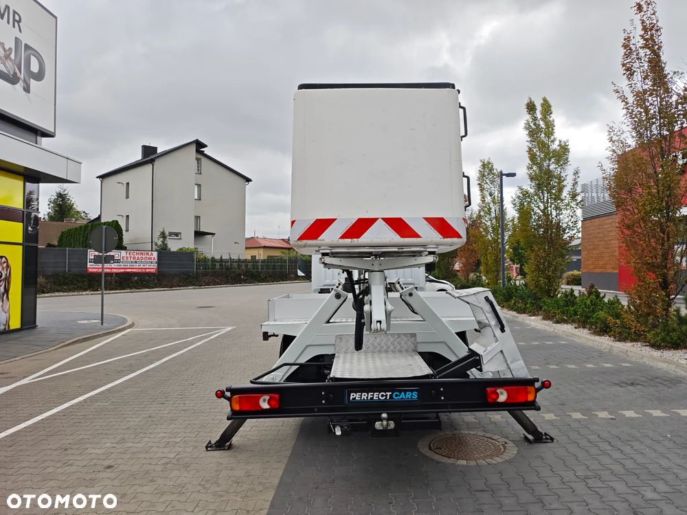 Renault Maxity - 8
