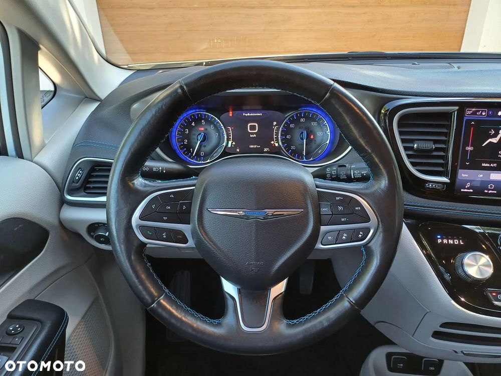 Chrysler Pacifica - 11