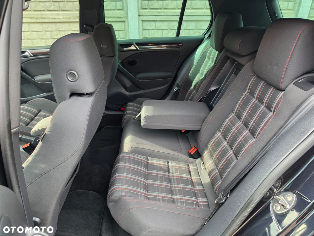 Volkswagen Golf - 25