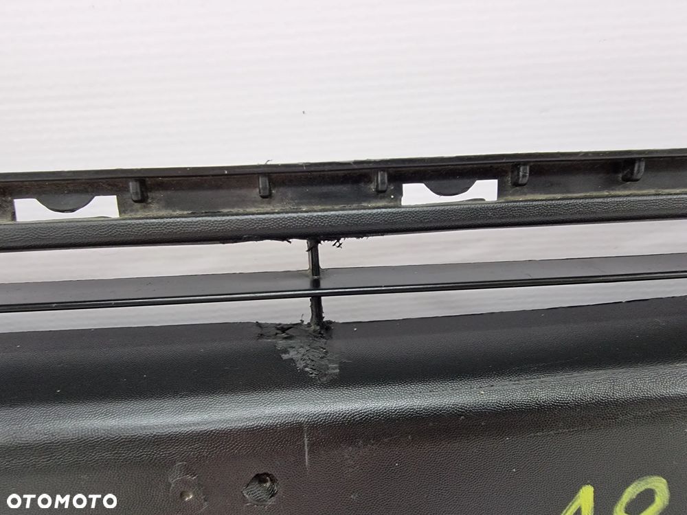 KIA PICANTO II 11- KRATKA ŚRODKOWA ZDERZAKA PRZEDNIEGO PRZÓD , NR 86569-1Y000 , NR AUKCJI KR186 - 7