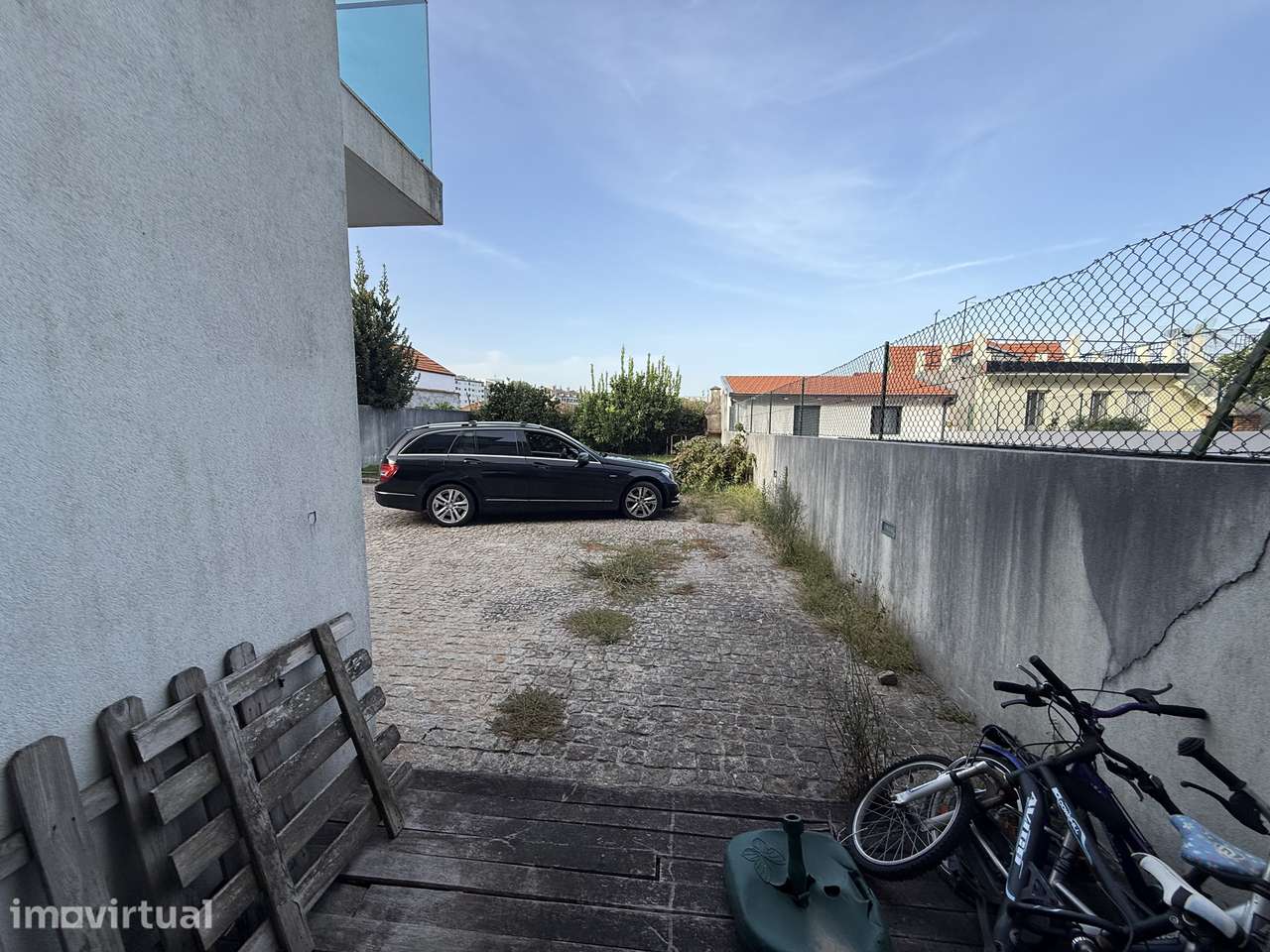 Moradia T4 situado no centro de Oliveira do Douro - Grande imagem: 5/44