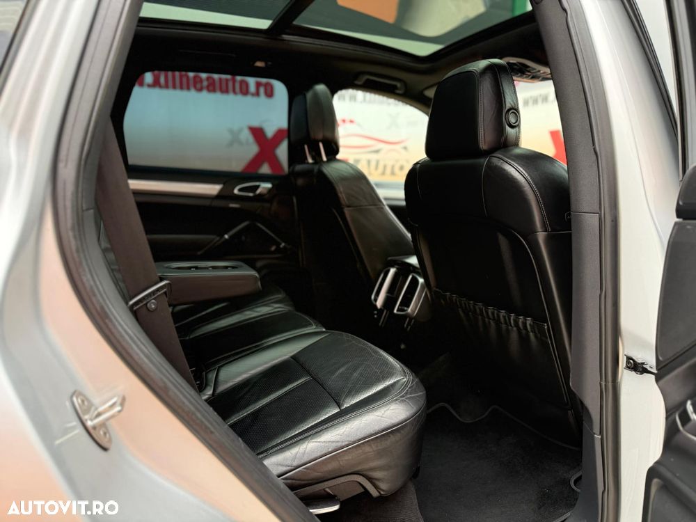Porsche Cayenne 3.0 L V6 - 9