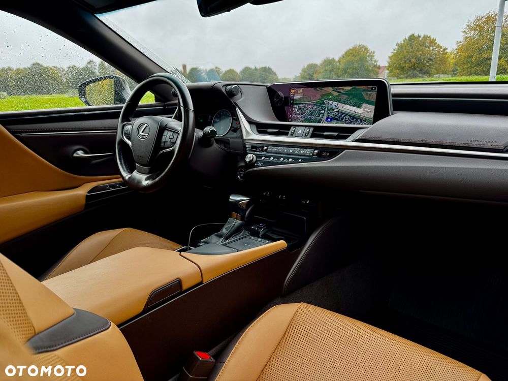 Lexus ES 300h Business Edition - 28