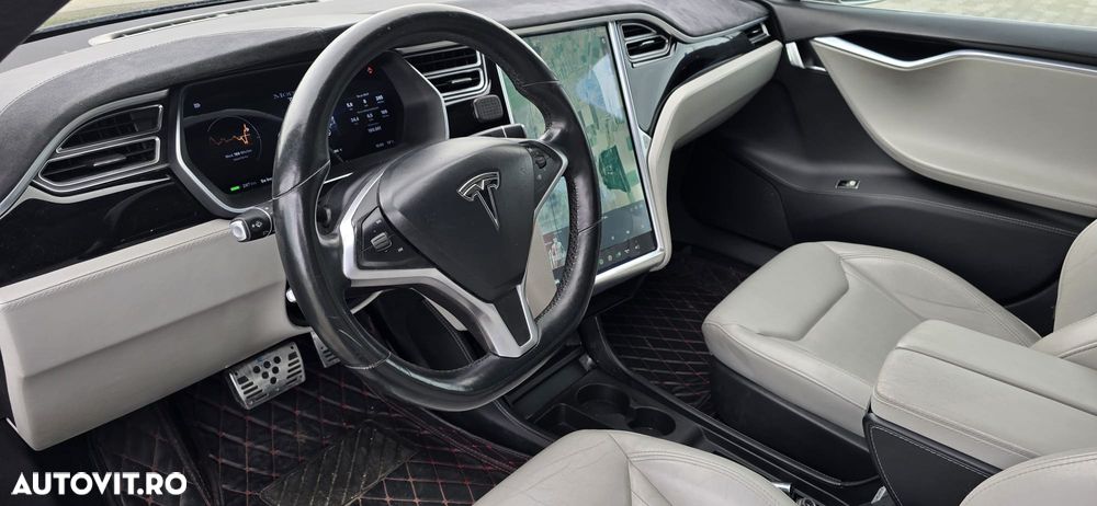 Tesla Model S - 5