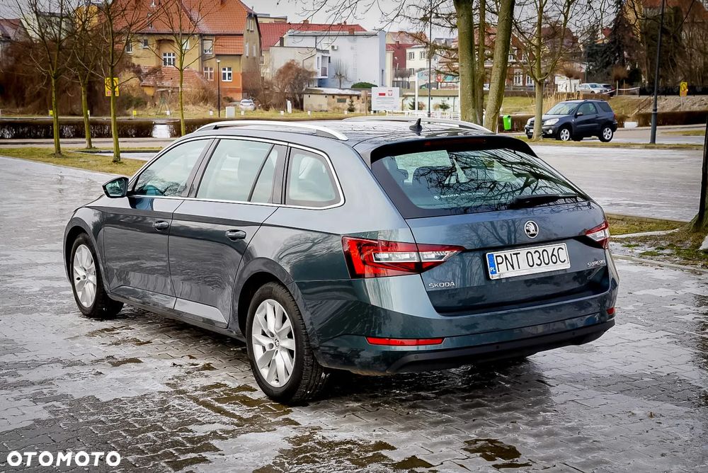 Skoda Superb 2.0 TDI SCR Style DSG - 5