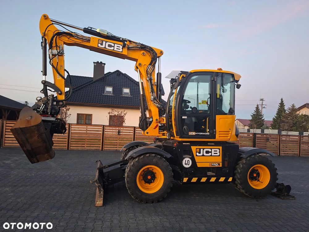 JCB HD110 ROTOTILT ze szczypcami HYDRADIG 110W - 11