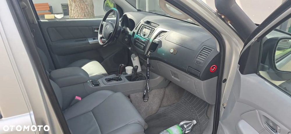 Toyota Hilux - 10
