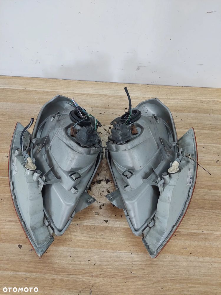 Lampa reflektor kierunek przód Trafic II Vivaro Primastar 01-07  Łuków części - 4
