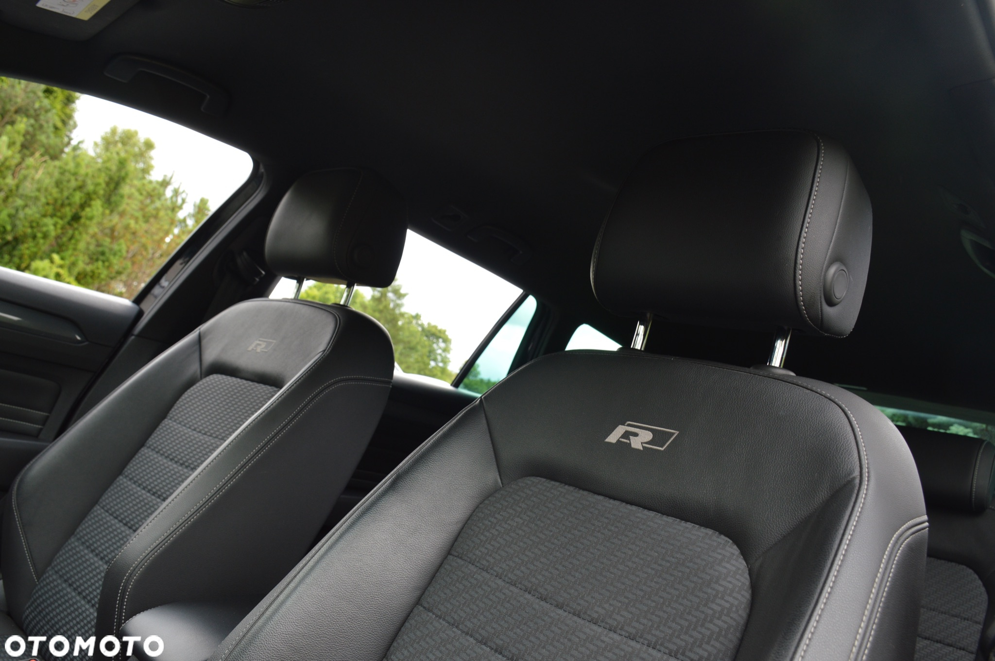 Volkswagen Passat Variant 2.0 TDI SCR DSG R-Line - 32