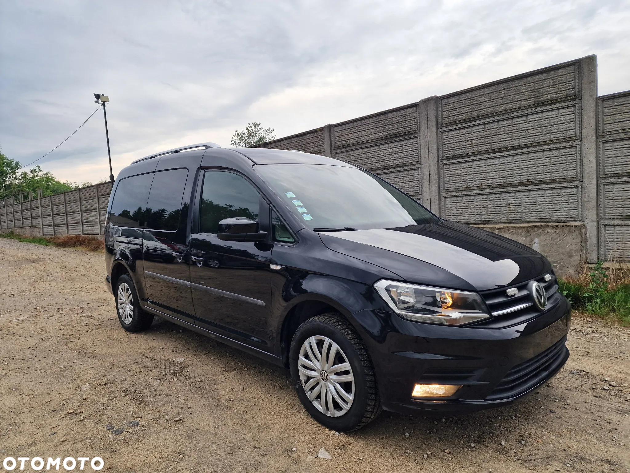 Volkswagen Caddy Maxi 2.0 TDI Comfortline - 27