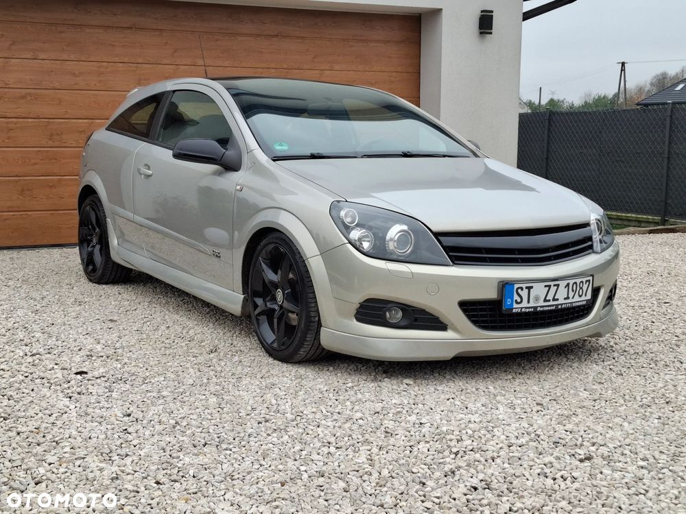 Opel Astra GTC 1.6 Sport - 2