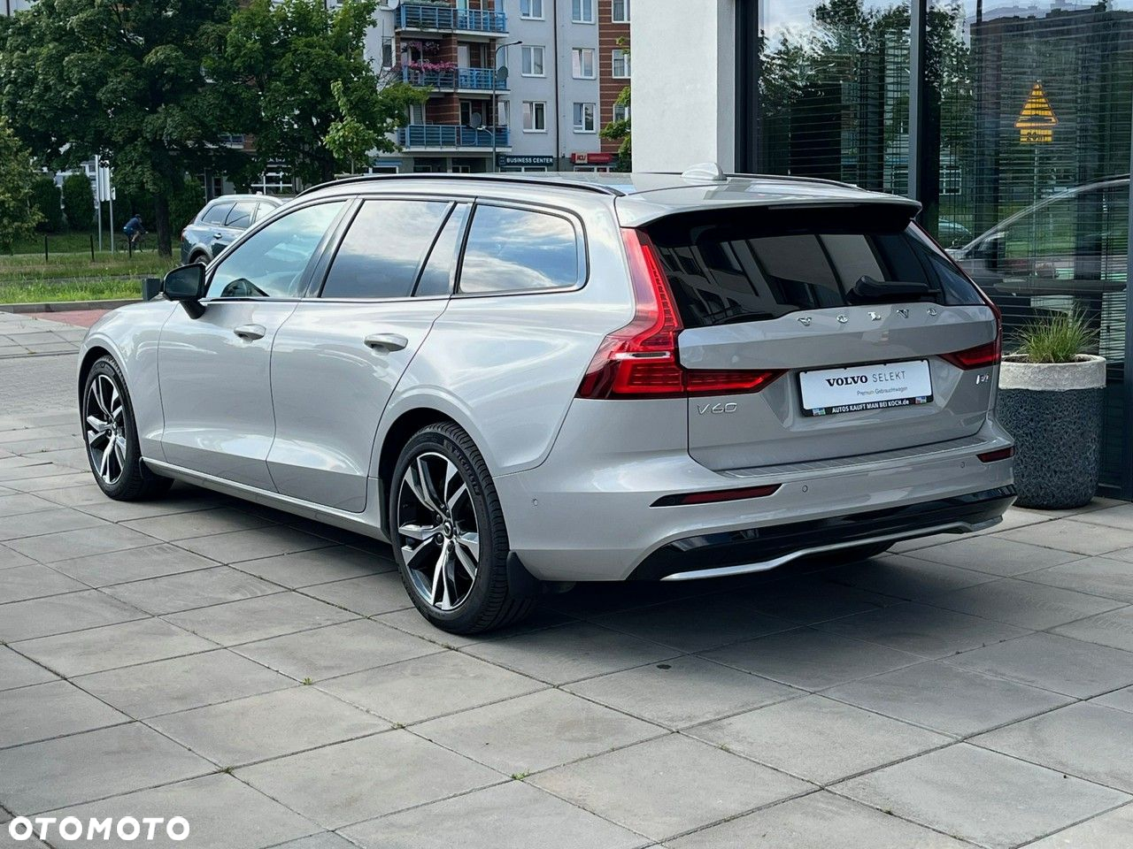 Volvo V60 B4 B DKG Plus Dark - 4