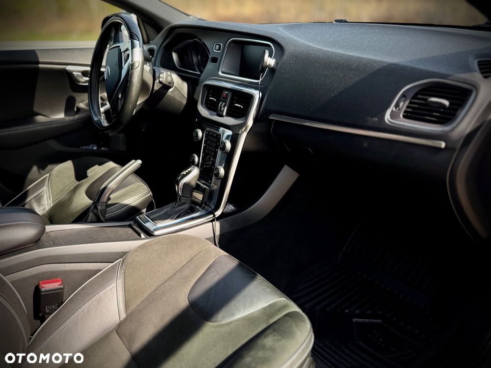 Volvo V40 D4 Drive-E R-Design Momentum - 27