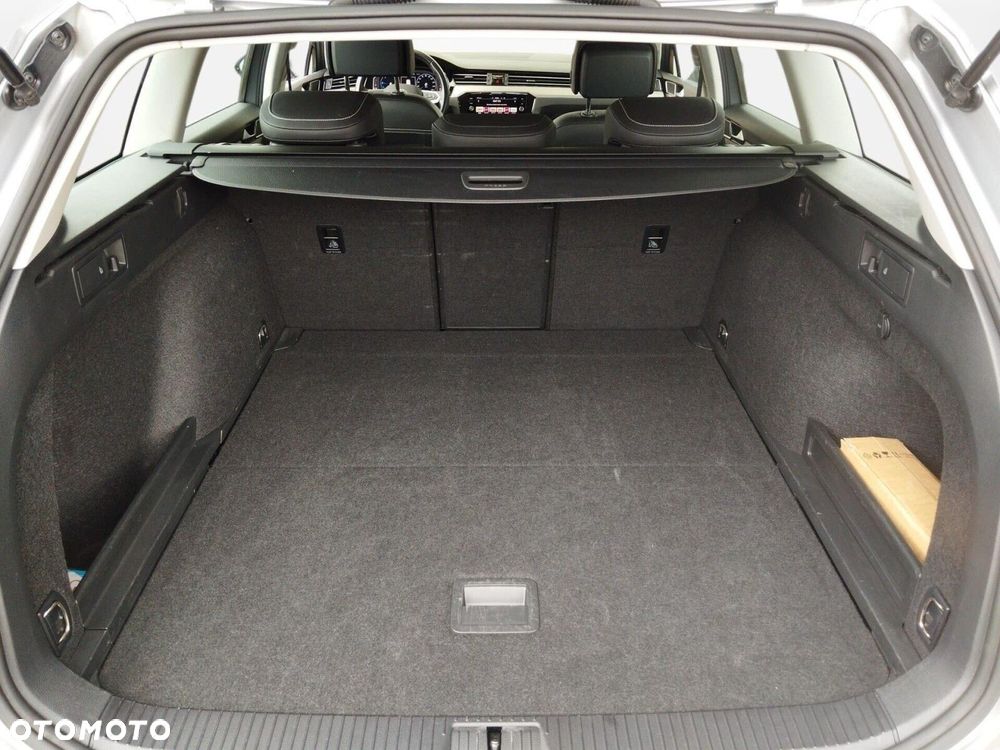 Volkswagen Passat - 30